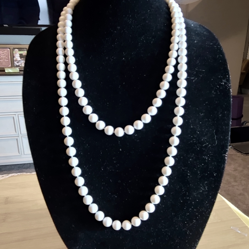 Vintage Womens Bakelite White Pearl Long Necklace to Double Strand